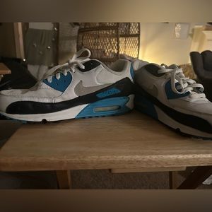 Size 12 mens : Nike air max 90 laser blue barely worn great condition